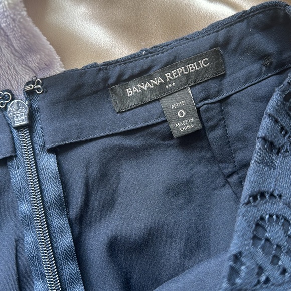 Banana Republic lace skirt - Picture 2 of 3